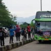 Lokasi yang kerap dijadikan lokasi berkumpul penikmat telolet, di sekitaran masjid Raya Al Jabbar, Kota Bandung (Sadam Husen / JE)