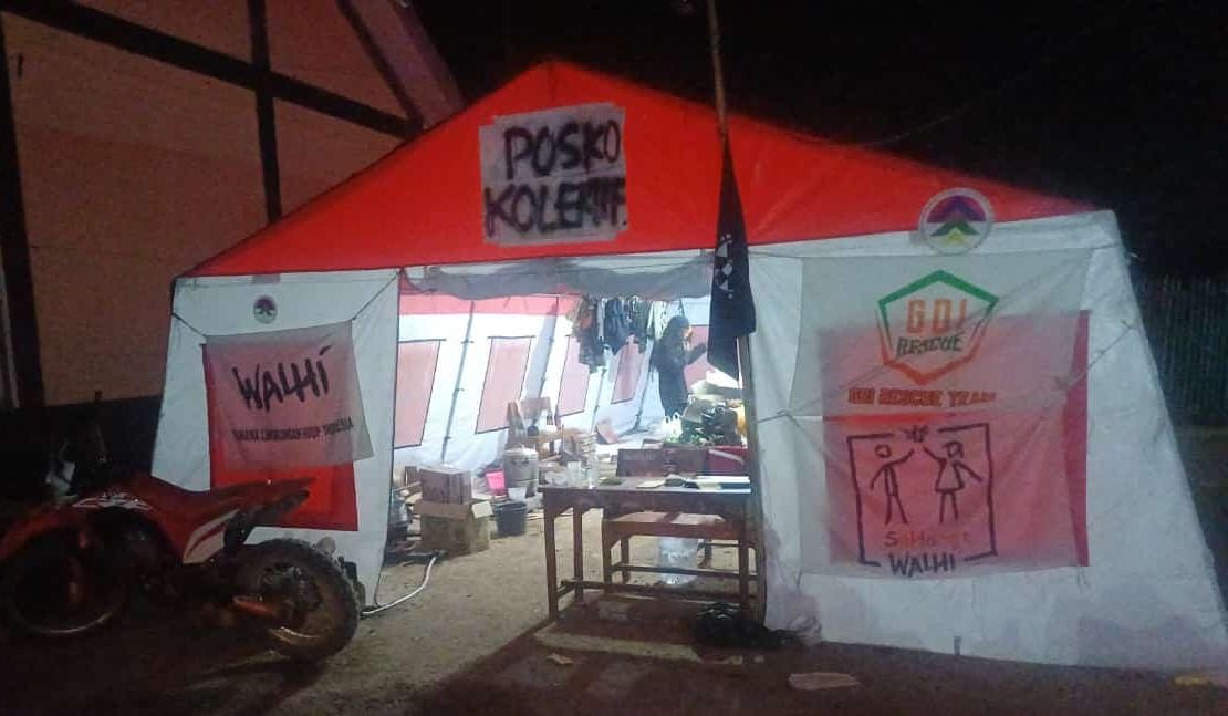 Posko Kolektif yang didirkan oleh berbagai organisasi karena menilai Pemkab Bandung tak maksimal berikan bantuan pada korban terdampak gempa bumi di wilayah Kecamatan Kertasari, Kabupaten Bandung.