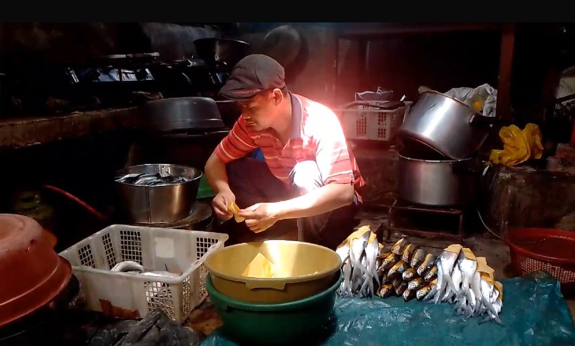 Kampung Bojong Nangka di Desa Cukanggenteng, Kecamatan Pasirjambu, Kabupaten Bandung telah lama menjadi sentra produksi ikan pindang yang mengandalkan resep turun-temurun. Foto Agi