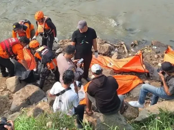 Viral 7 Remaja Tewas di Kali Bekasi, Diduga Loncat karena Panik Polisi