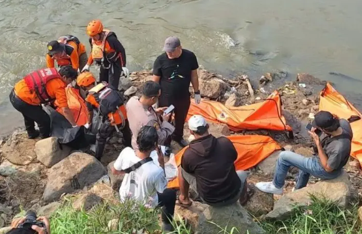 Viral 7 Remaja Tewas di Kali Bekasi, Diduga Loncat karena Panik Polisi