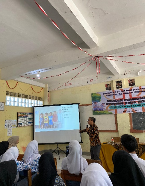 Edukasi Stunting pada Remaja SMA (Foto: Mahasiswa/Dosen Universitas Bhakti Kencana)