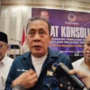 Dok. Ketua DPW NasDem Jabar, Saan Mustopa (tengah). Foto. Sandi Nugraha.