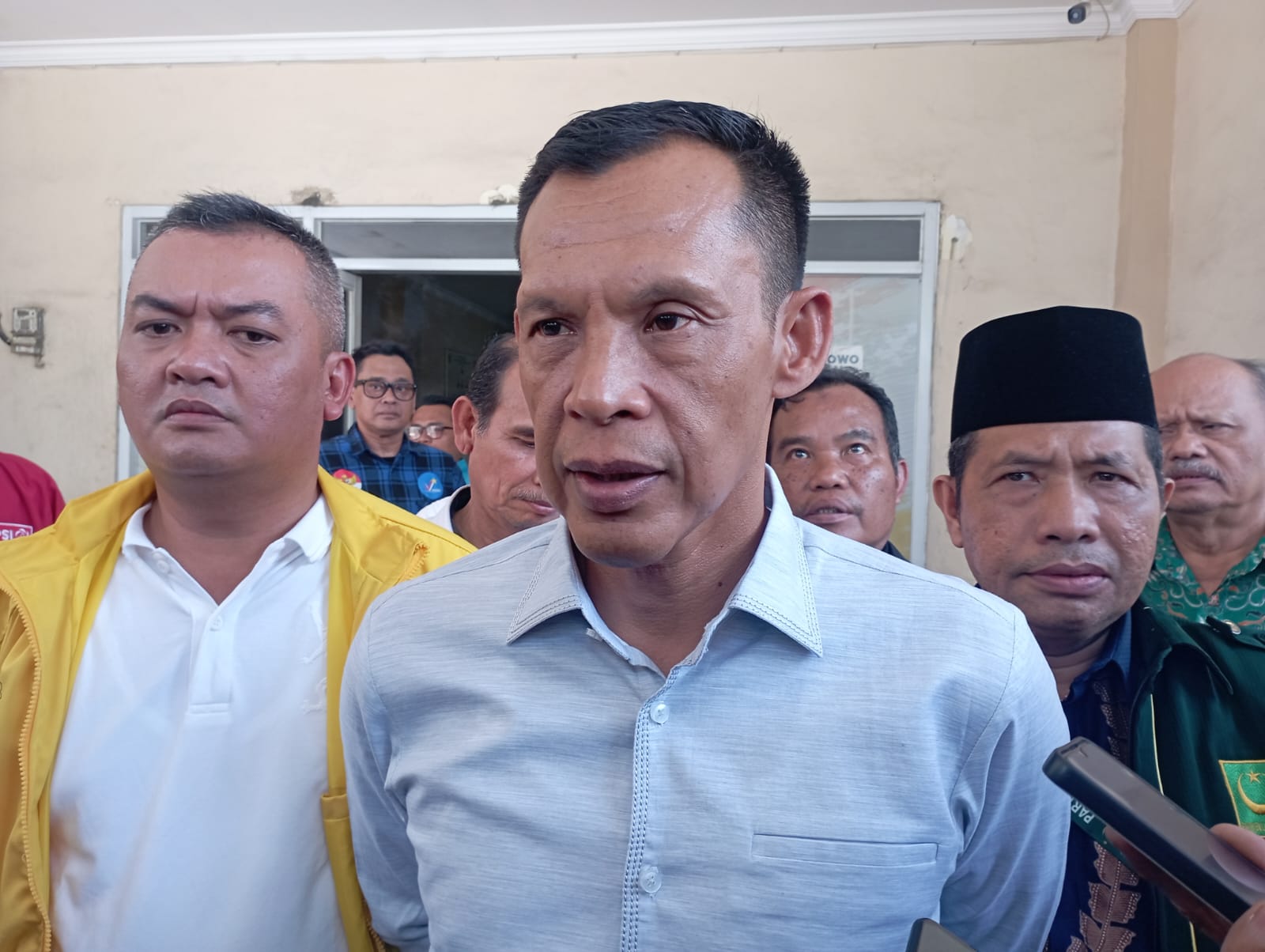 Calon wakil Bupati Bogor Jaro Ade saat memberikan keterangan kepada media. Foto : Sandika Fadilah /Jabarekspres.com