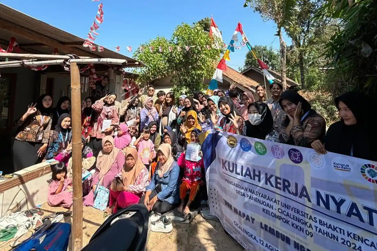 Mahasiswa KKN Universitas Bhakti Kencana Melakukan Kuliah Kerja Nyata di Desa Panenjoan Kecamatan Cicalengka Kabupaten Bandung