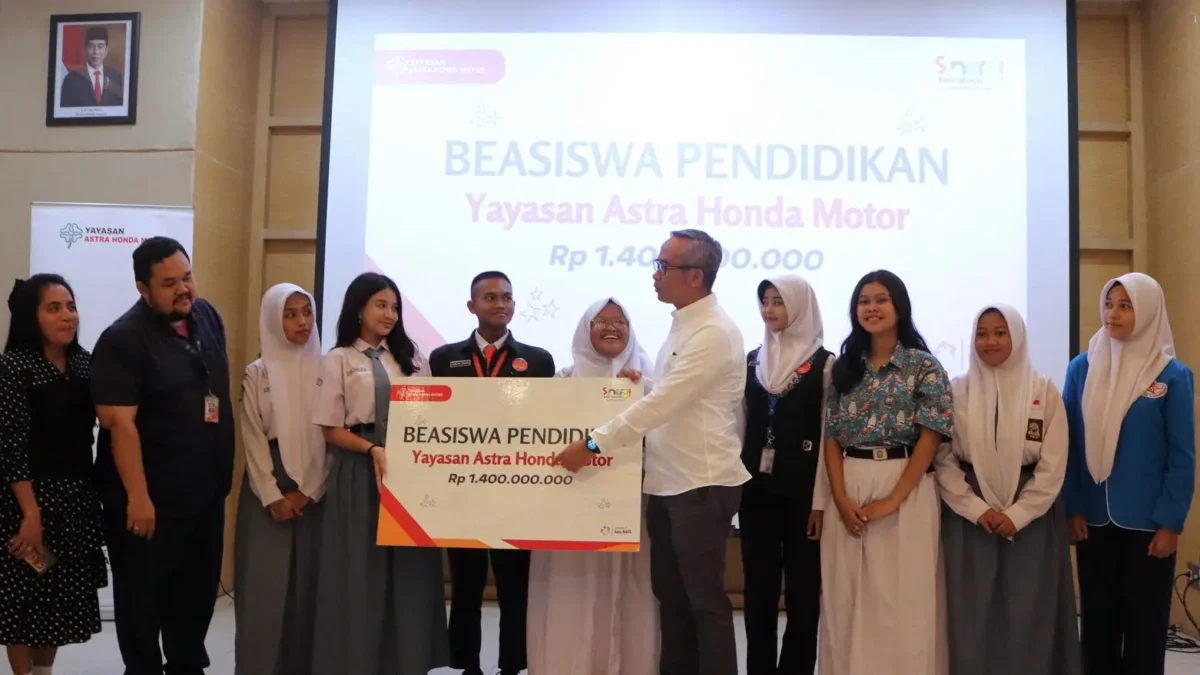 Duta Safety Riding Peroleh Beasiswa Pendidikan dari Yayasan AHM