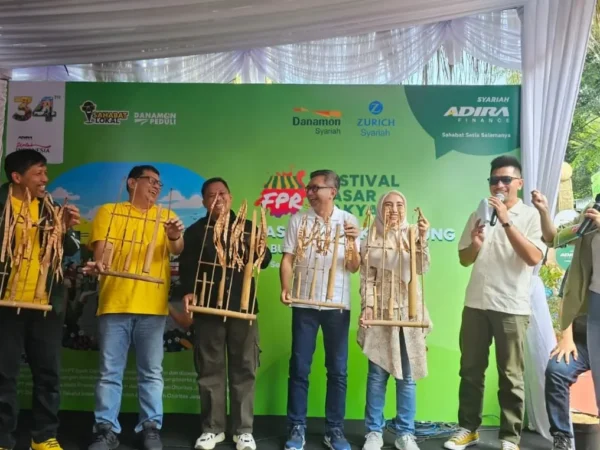 Dorong Pertumbuhan Ekonomi Lokal, Adira Finance Syariah, Danamon Syariah, dan Zurich Syariah Perdana Gelar Festival Pasar Rakyat (FPR) 2024 di Pasar Rangkasbitung