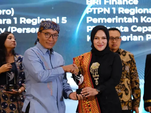 Sukses Membangun Reputasi Positif, PLN Icon Plus Raih Media Relations Awards