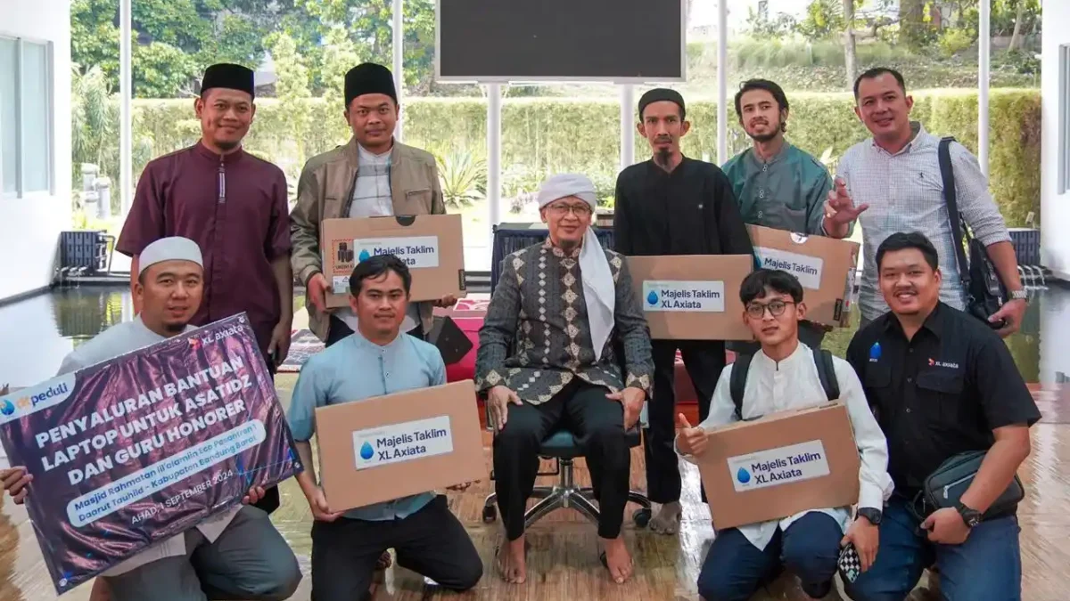 Bakti Sosial Majelis Taklim XL Axiata, Donasi Laptop untuk Guru Honorer dan Ustadz di Bandung Barat