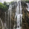 7 Air Terjun Paling Hits di Bandung yang Wajib Dikunjungi