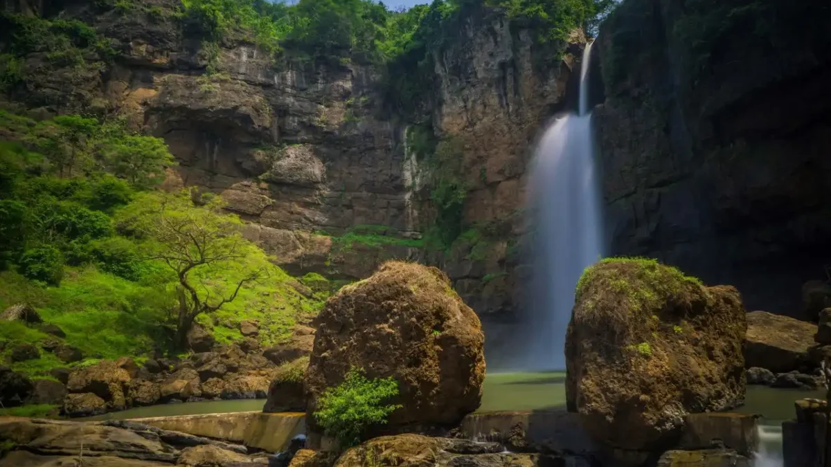 10 Curug Paling Angker di Jawa Barat yang Kental Aura Kerajaan Jin