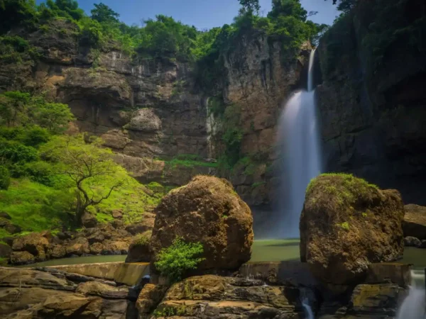 10 Curug Paling Angker di Jawa Barat yang Kental Aura Kerajaan Jin