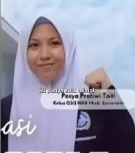 Pasya Pratiwi Toiti, siswi MAN 1 Gorontalo, menceritakan kisah sedihnya sebagai yatim piatu yang viral di TikTok.