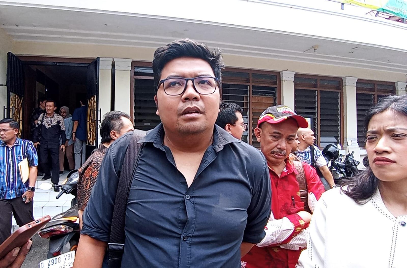 Dok. WNA asal Thailand Wannipa Charoenputtakhun (40) kena tipu investasi PLTs, kuasa hukum terdakwa Alpha Ditya Pandu Herdias beberkan kasusnya. Selasa (22/10). Foto. Sandi Nugraha