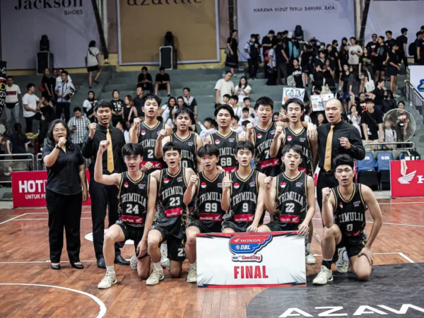 Potret tim putra SMA Trimulia Bandung dalam Honda DBL with Kopi Good Day 2024 West Java Championship