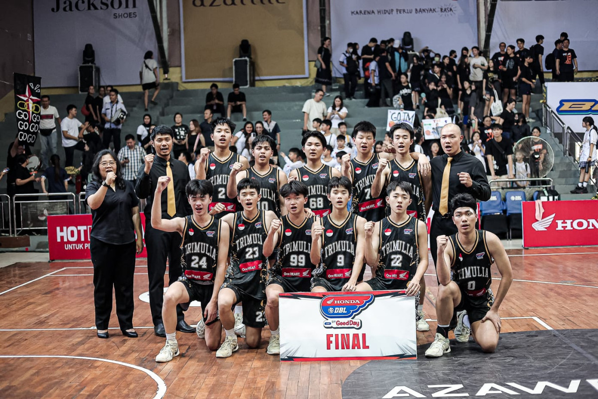 Potret tim putra SMA Trimulia Bandung dalam Honda DBL with Kopi Good Day 2024 West Java Championship