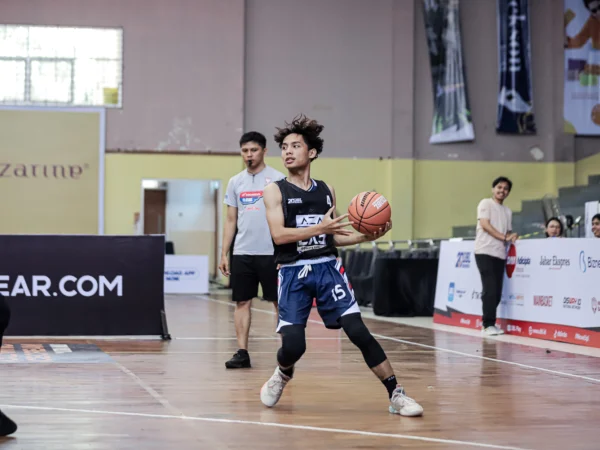 Sosok Fabian Jaris Rahardja (jersey gelap) dalam Final AZA 3X3 Competition 2024 West Java-East