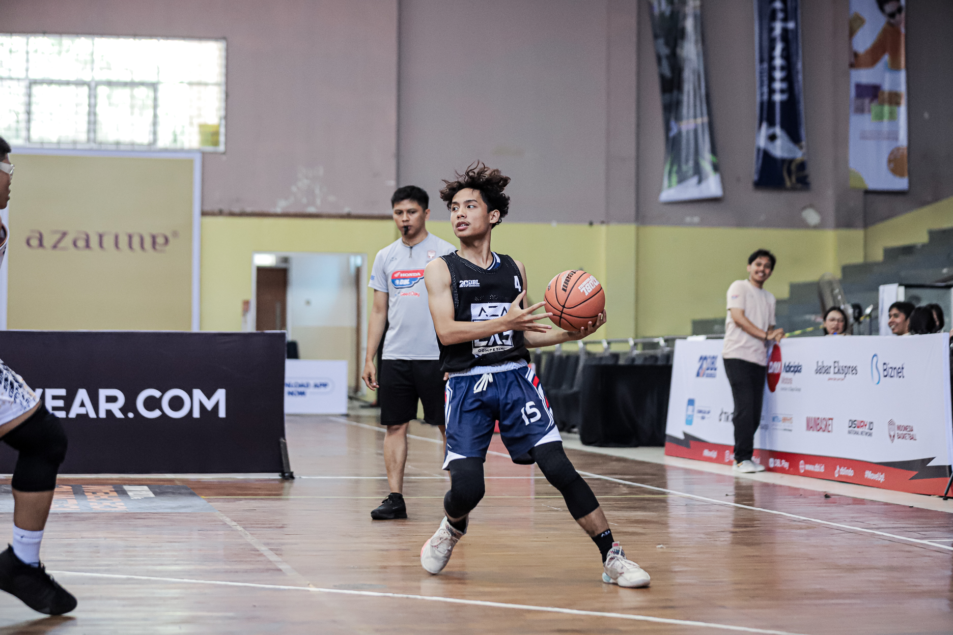 Sosok Fabian Jaris Rahardja (jersey gelap) dalam Final AZA 3X3 Competition 2024 West Java-East