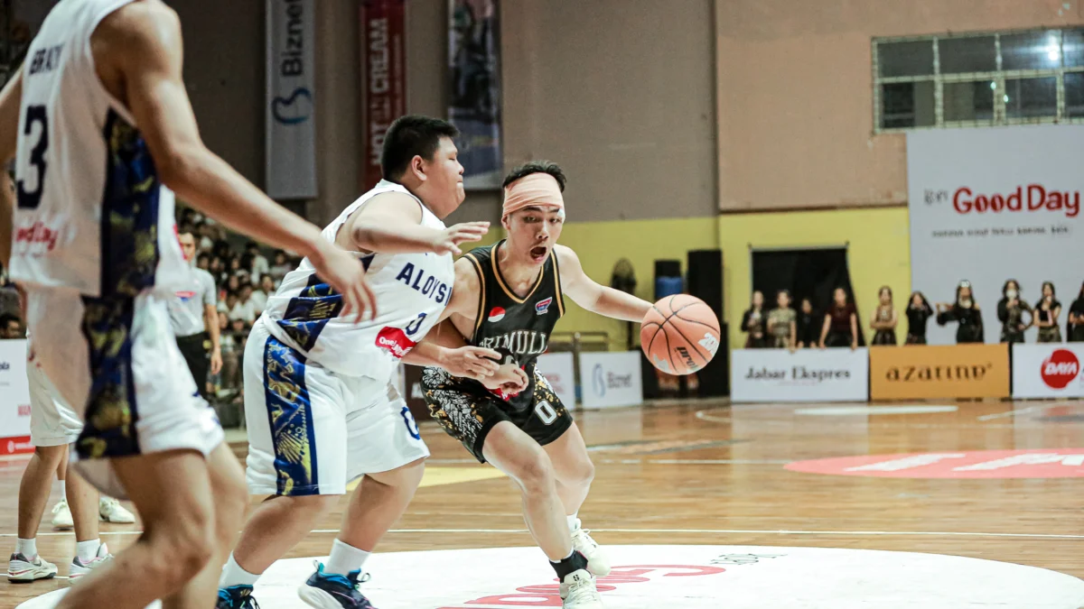 Sosok Melvin Kajadi (nomor punggung nol) dalam Honda DBL with Kopi Good Day 2024 West Java-East