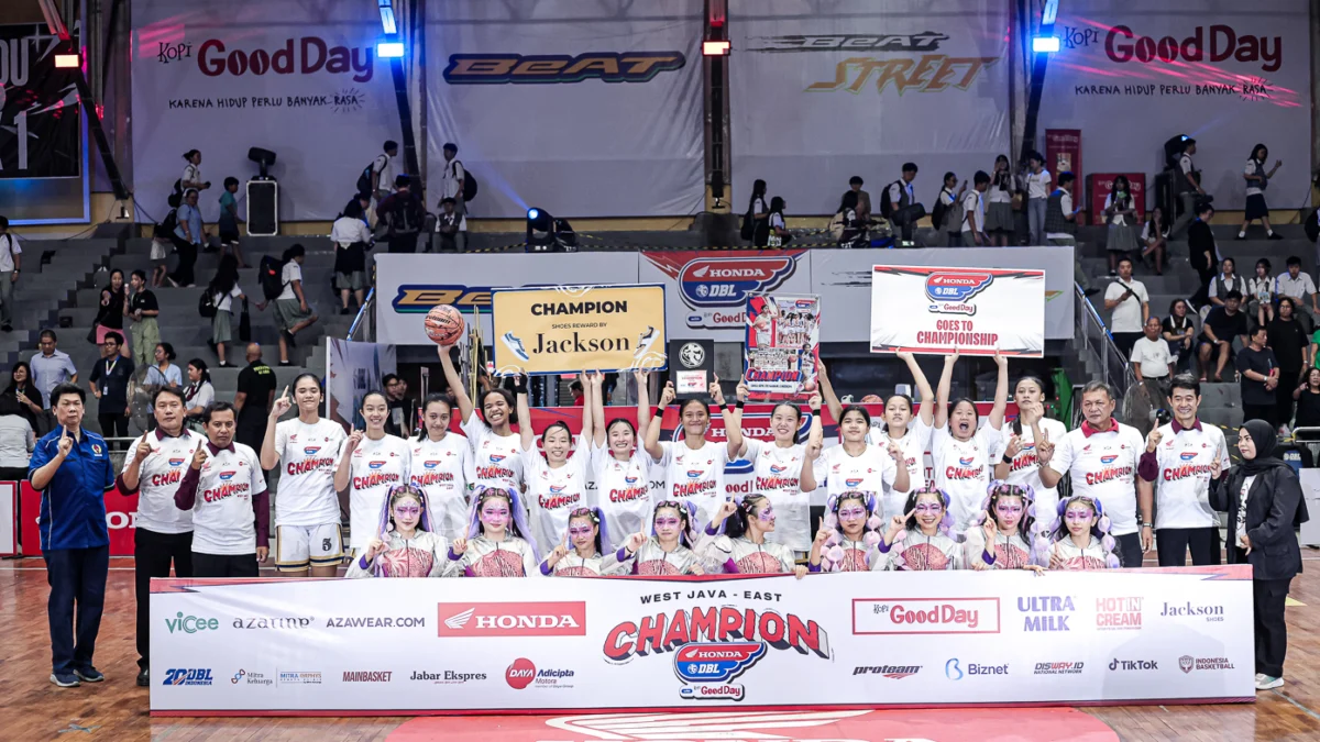 Potret tim putri SMA BPK Penabur Cirebon dalam Final Party Honda DBL with Kopi Good Day 2024 West Java-East