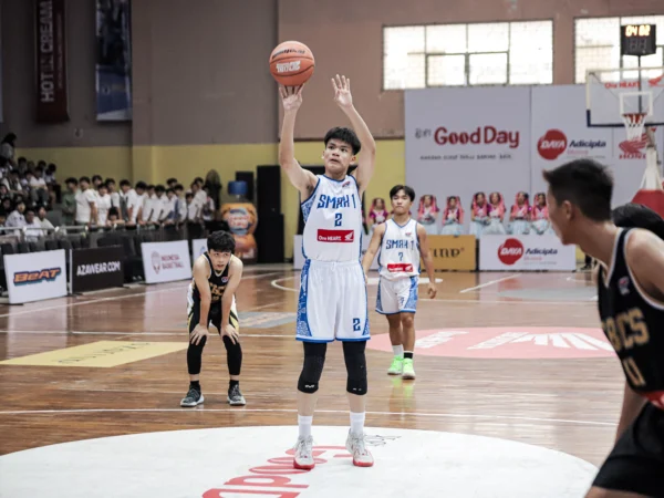 Sosok Jonathan Julius (nomor punggung dua) dalam Honda DBL with Kopi Good Day 2024 West Java-East