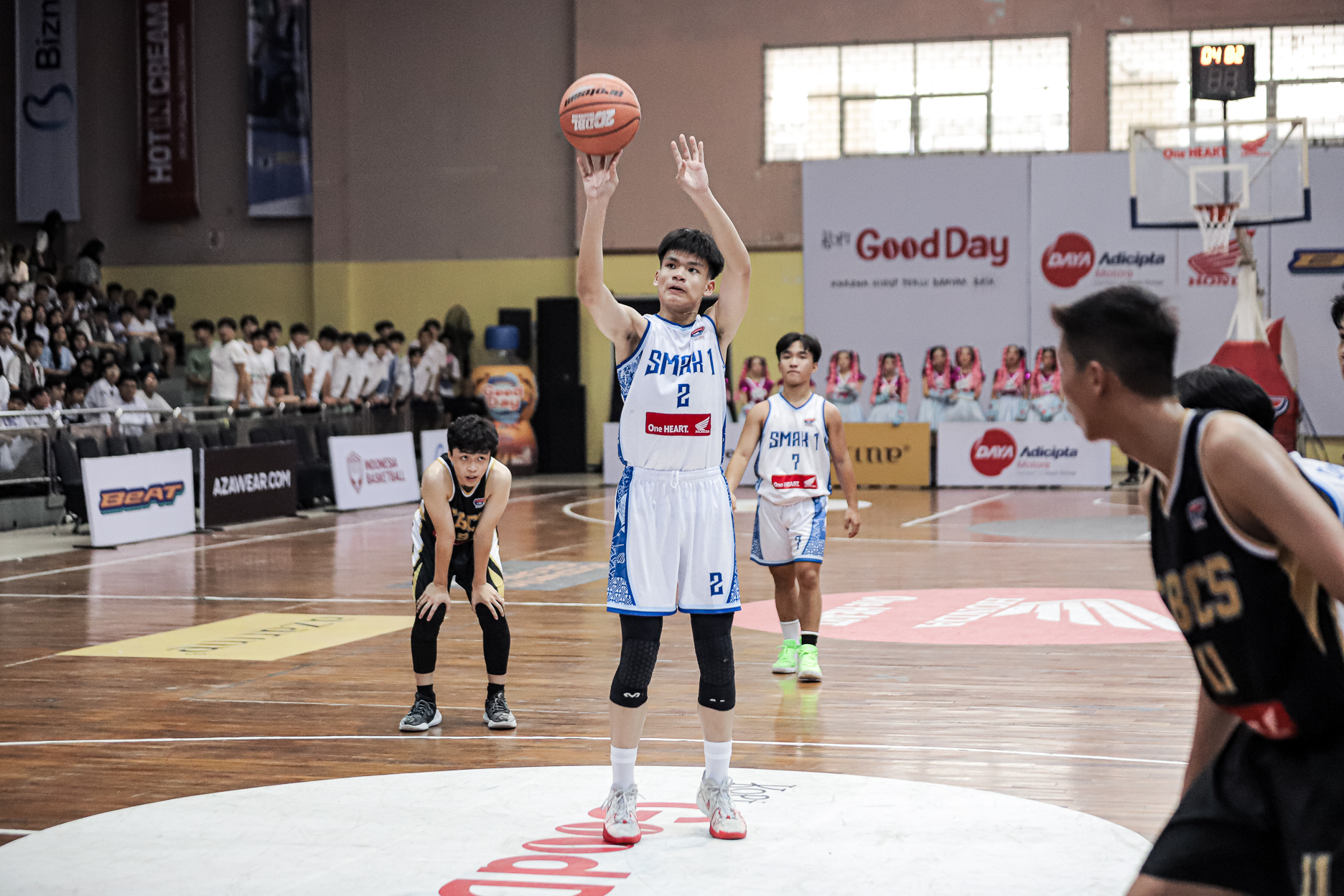 Sosok Jonathan Julius (nomor punggung dua) dalam Honda DBL with Kopi Good Day 2024 West Java-East