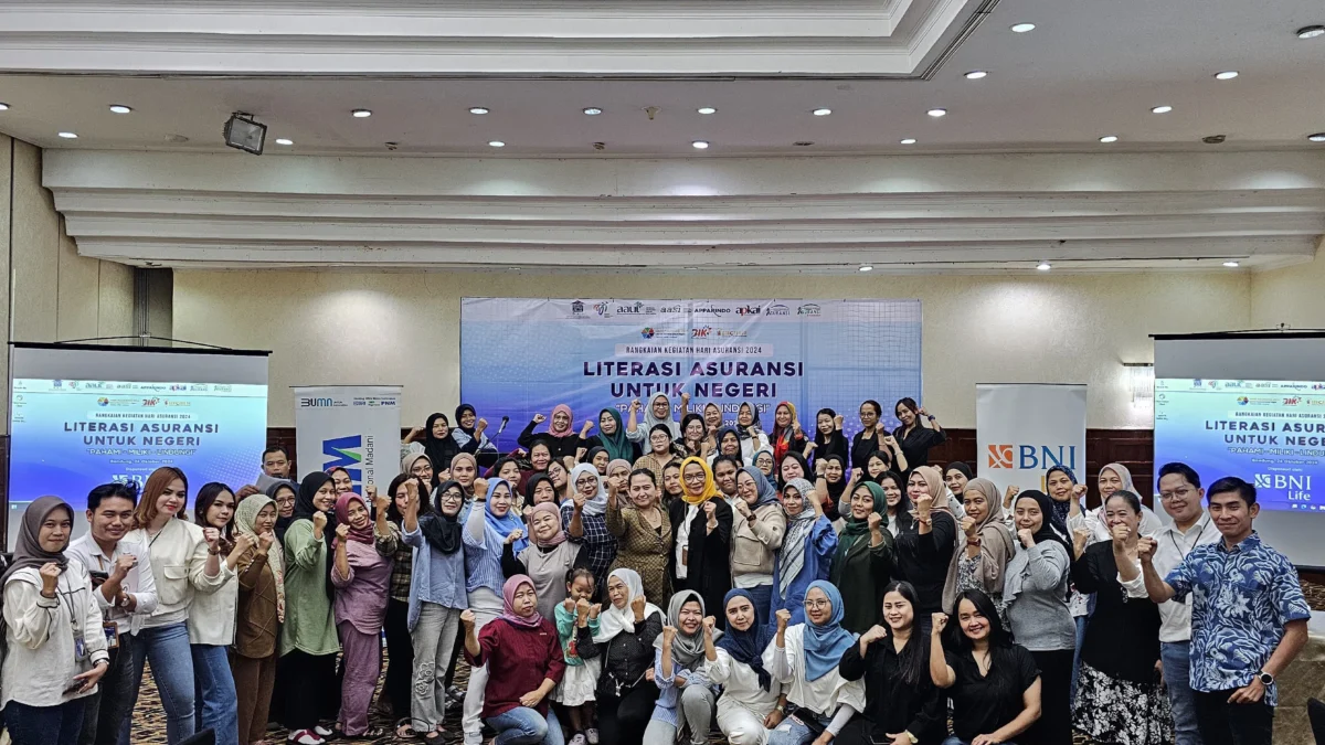 Dewan Asuransi Indonesia (DAI) bersama BNI Life saat Peringatan hari Asuransi