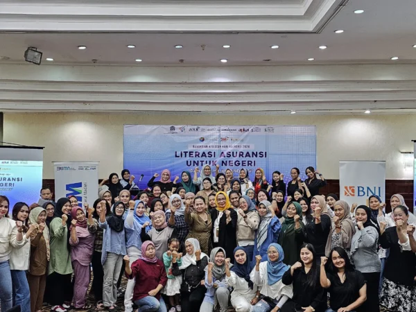 Dewan Asuransi Indonesia (DAI) bersama BNI Life saat Peringatan hari Asuransi