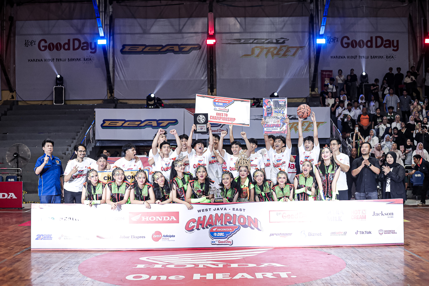 Potret tim putra SMAN 2 Bandung dalam Final Party Honda DBL with Kopi Good Day 2024 West Java-East