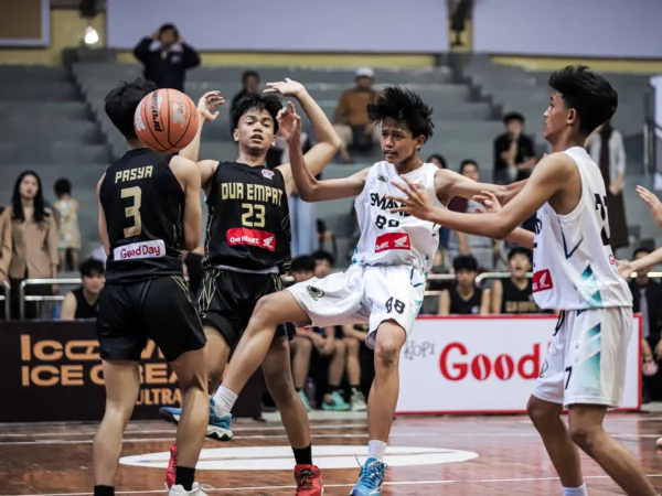 Sosok Alvio Mulki Hakim (jersey putih nomor 88) dalam Honda DBL with Kopi Good Day 2024 West Java_East