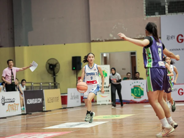 Sosok Chelsea Aurelia (nomor punggung sembilan) dalam Honda DBL with Kopi Good Day 2024 West Java-East