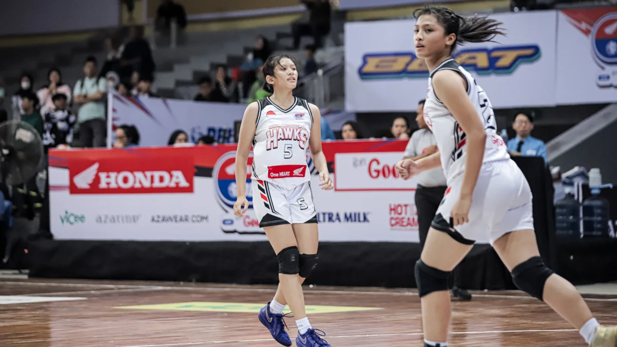 Sosok Maiza Syifa Arsyilla (nomor punggung lima) dalam Honda DBL with Kopi Good Day 2024 West Java-East