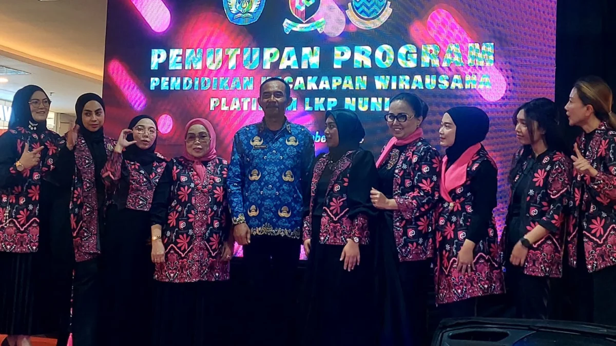 30 peserta pelatihan program Pendidikan Kecakapan Wirausaha (PKW) 2024 tata rias kecantikan, binaan LKP Nuning diterjunkan ke masyarakat