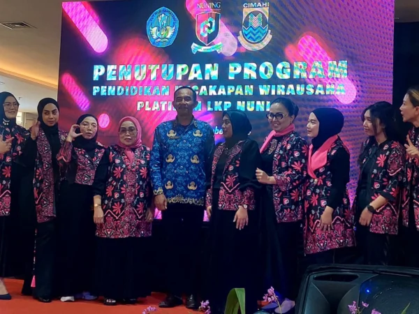 30 peserta pelatihan program Pendidikan Kecakapan Wirausaha (PKW) 2024 tata rias kecantikan, binaan LKP Nuning diterjunkan ke masyarakat