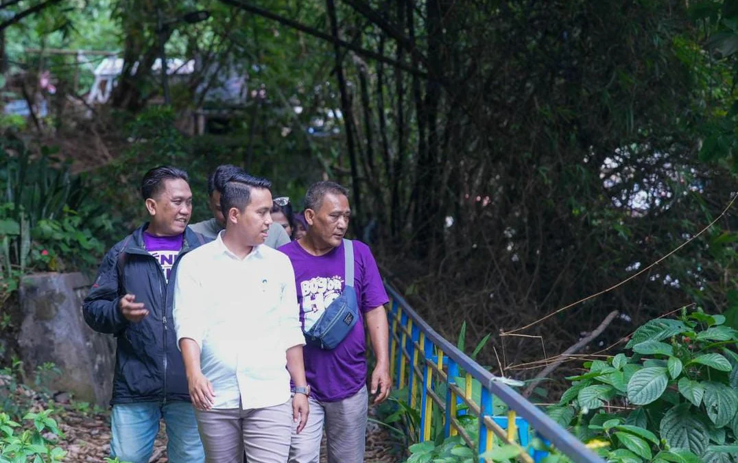 Calon Wali Kota Bogor, Nomor Urut 1, Sendi Fardiansyah bersama tim saat meninjau sejumlah wilayah di Kota Bogor. (Yudha Prananda / Jabar Ekspres)