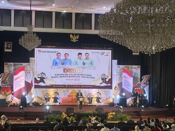 Debat Calon Bupati Bandung, Dua Paslon Siap Tampilkan Visi-Misi di Hadapan Pendukung dan Publik. Foto Agi