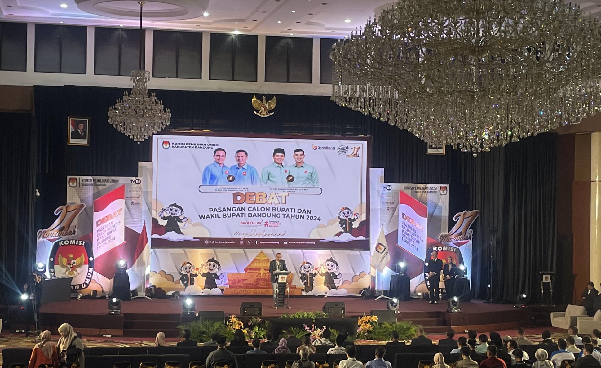 Debat Calon Bupati Bandung, Dua Paslon Siap Tampilkan Visi-Misi di Hadapan Pendukung dan Publik. Foto Agi