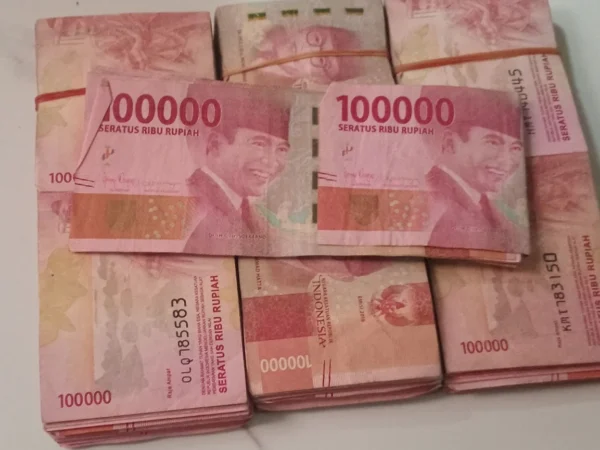 Begini cara dapat uang Rp 500 ribu sehari, mulai dari jualan online, freelancer, hingga mencoba investasi dan menjadi konten kreator.