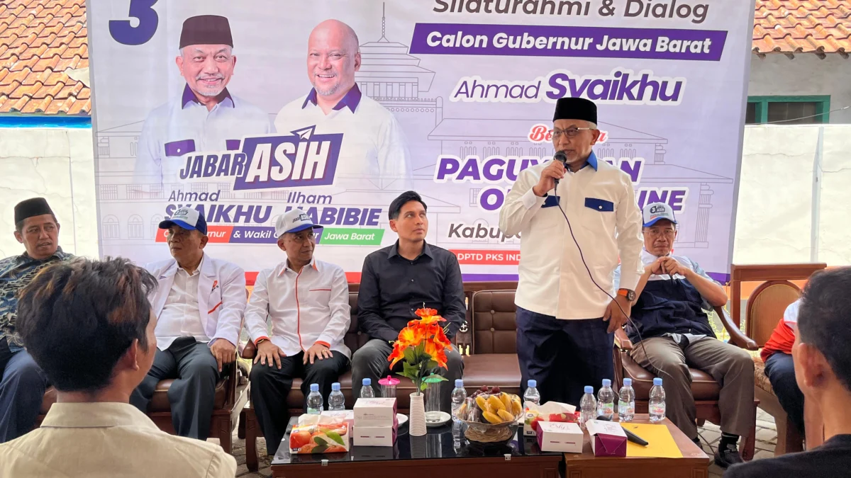 Pasangan ASIH saat berkunjung ke Kabupaten Indramayu, Sabtu (5/10/2024).