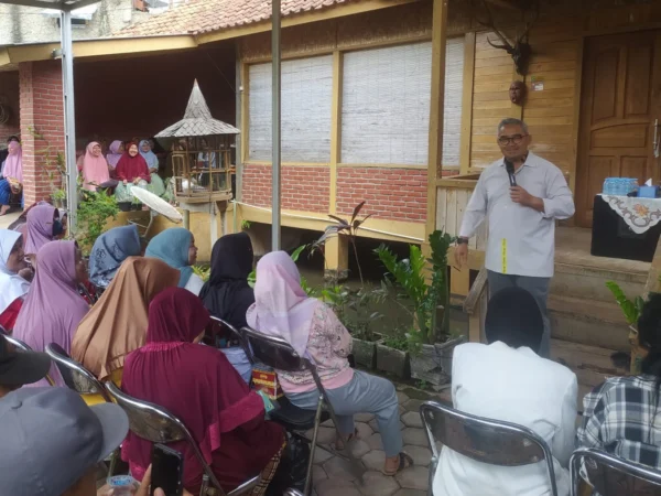 Calon Wali Kota Bandung Muhammad Farhan menjanjikan akan memperhatikan keberadaan para pelaku usaha mikro kecil dan menengah ( UMKM ).