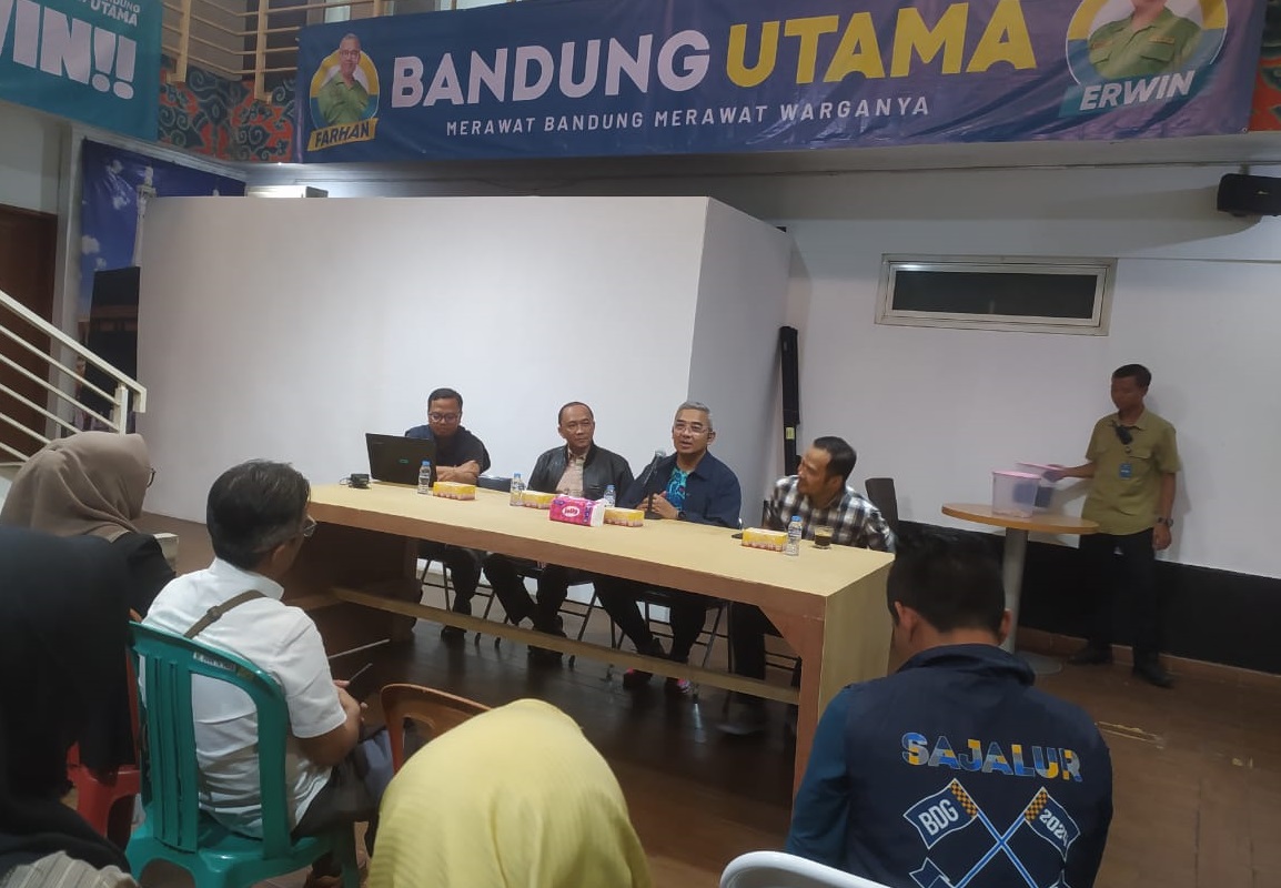 Calon wali kota Bandung M. Farhan bertemu dan menerima aspirasi dari guru honorer yang tergabung di Asosiasi Guru dan Tenaga Honorer (AGTH).