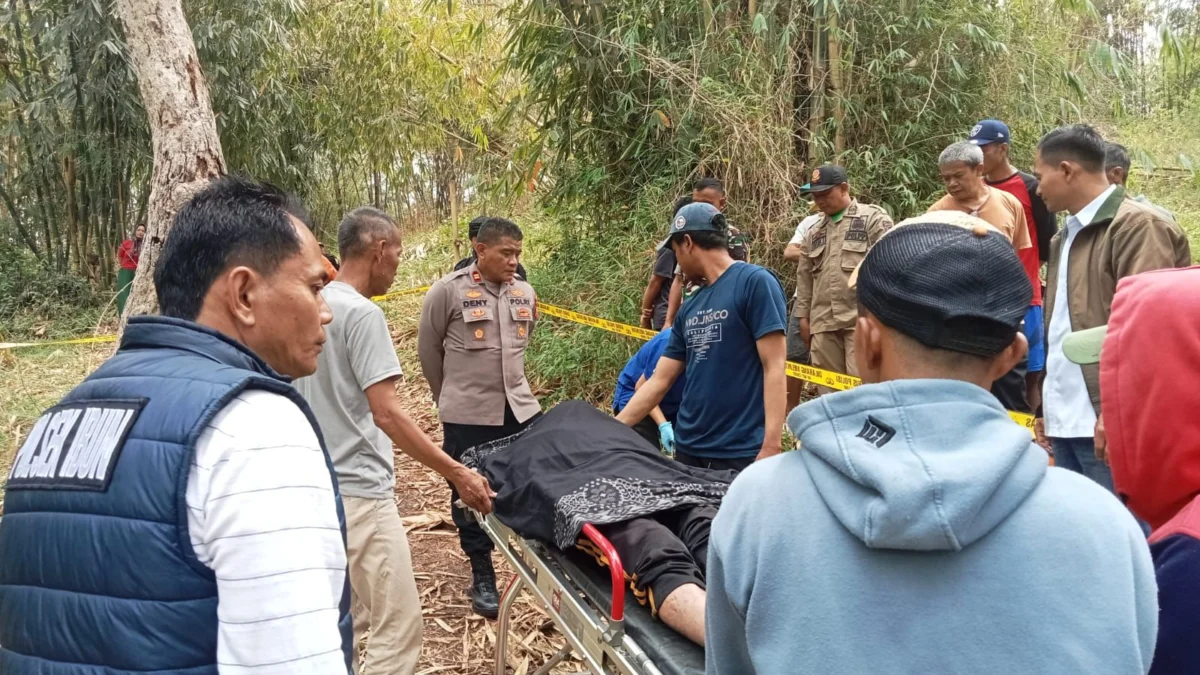 Warga Ibun Dihebohkan Dengan Penemuan Mayat Pria di Perkebunan