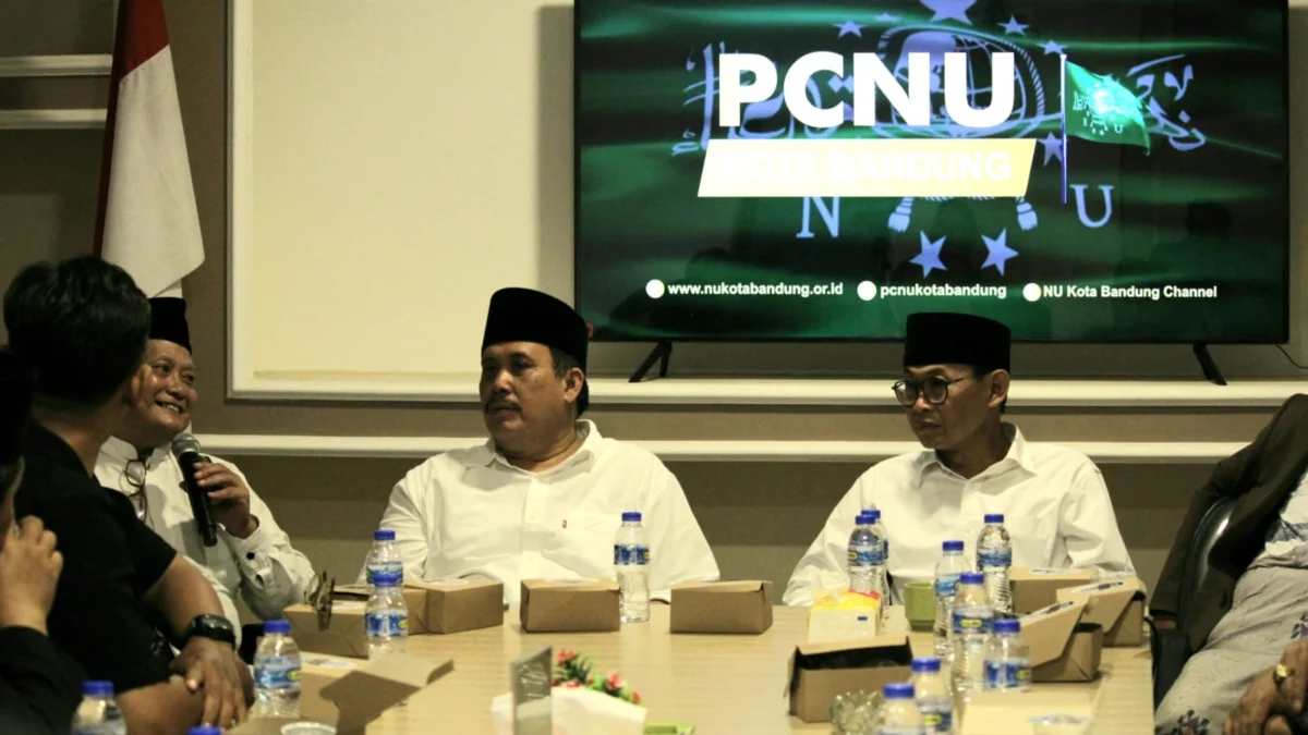 Calon Wali Kota Bandung Dandan Riza Wardana dan Calon Gubernur Jabar Jeje Wiradinata saat di Kantor PCNU Kota Bandung, Jumat (4/10)