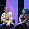 DATA : Calon Wali Kota Bandung Arfi Rafnialdi dan Yena Iskandar Ma’soem saat dialog di acara yang digelar sejumlah organisasi keagamaan non muslim, Sabtu (5/10).