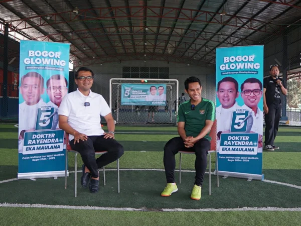 Calon Wakil Wali Kota Bogor, Nomor Urut 5, Eka Maulana bersama Kapten Timnas Futsal Indonesia, M Iqbal R Iskandar. (Foto: Istimewa)