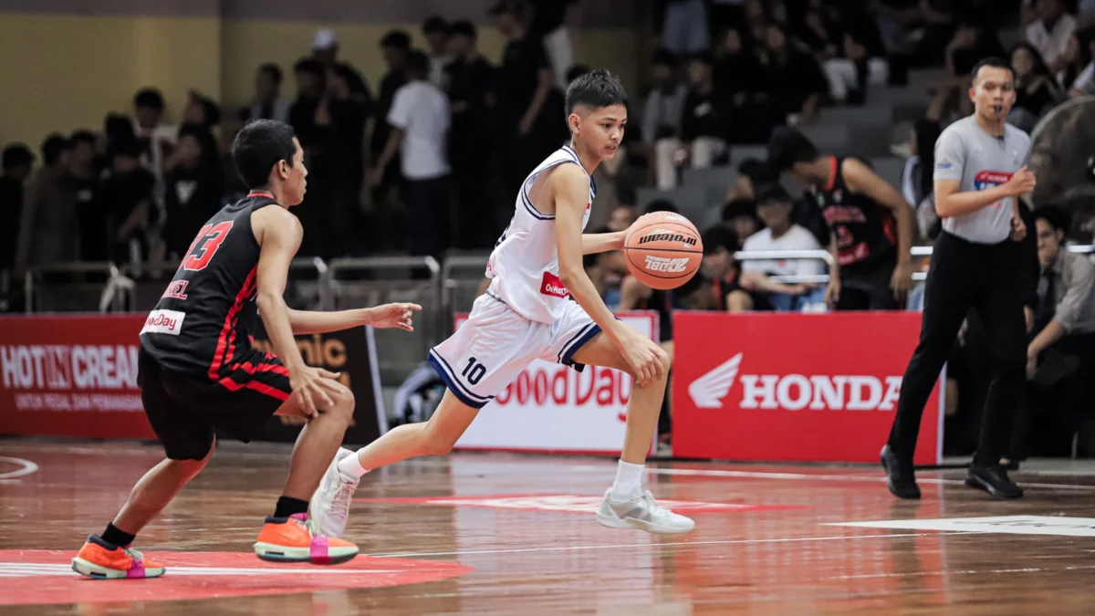 Laga antara SMAN 1 Cirebon vs SMAN 4 Bandung (Dok. DBL)