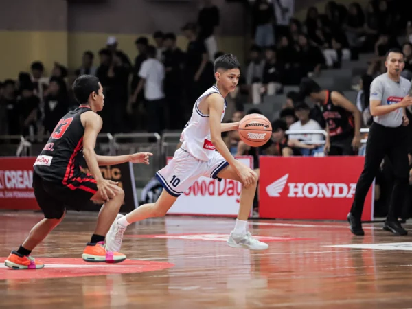 Laga antara SMAN 1 Cirebon vs SMAN 4 Bandung (Dok. DBL)