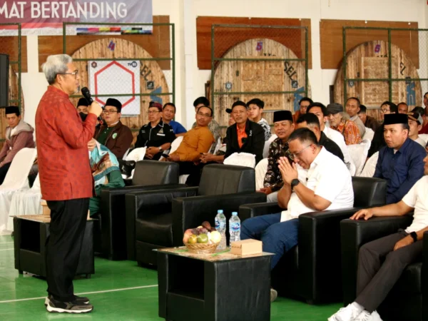 Aher saat ikut memanasi mesin relawan Haru Suandharu - Dhani Wirianata, Minggu (13/10).