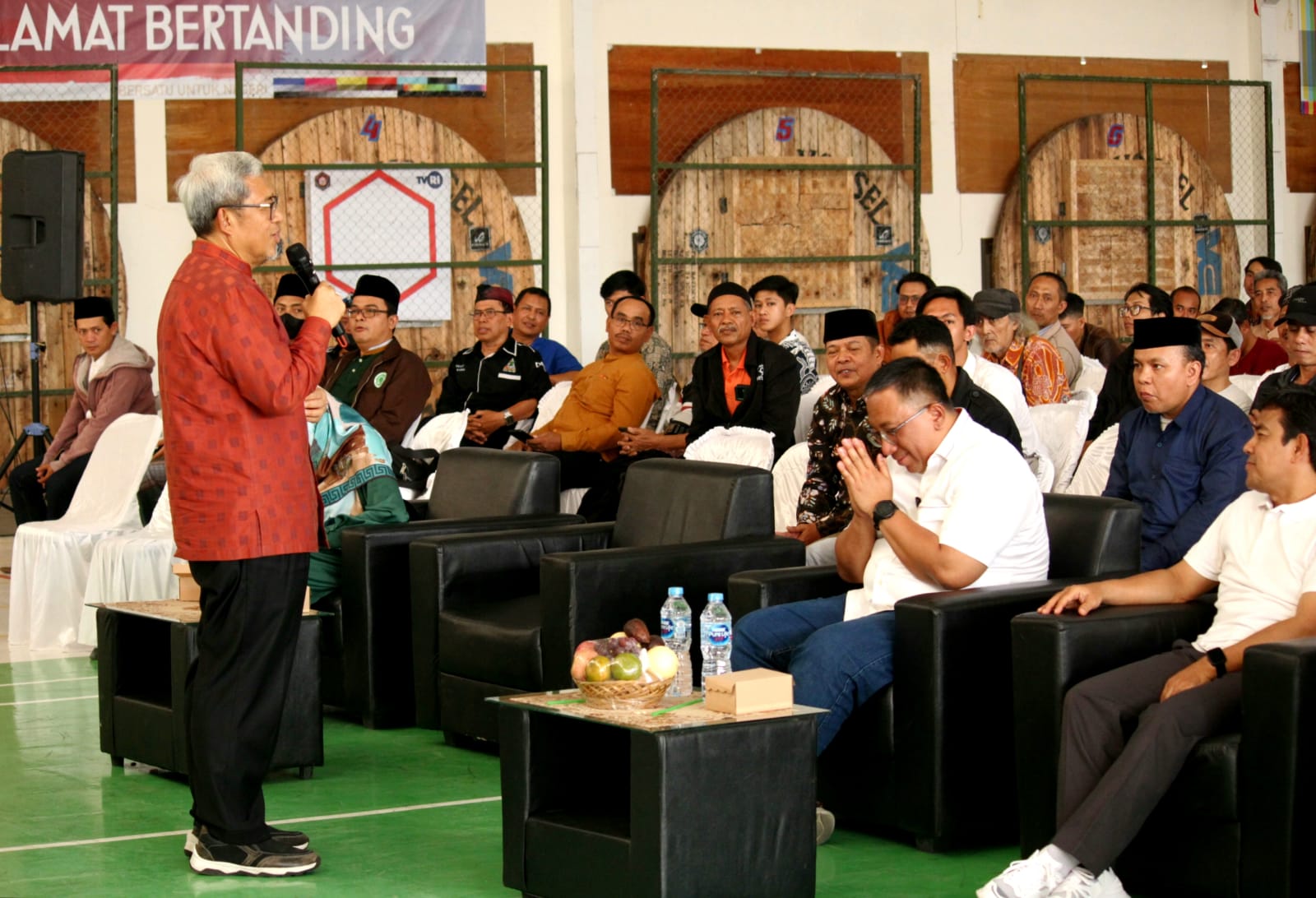 Aher saat ikut memanasi mesin relawan Haru Suandharu - Dhani Wirianata, Minggu (13/10).