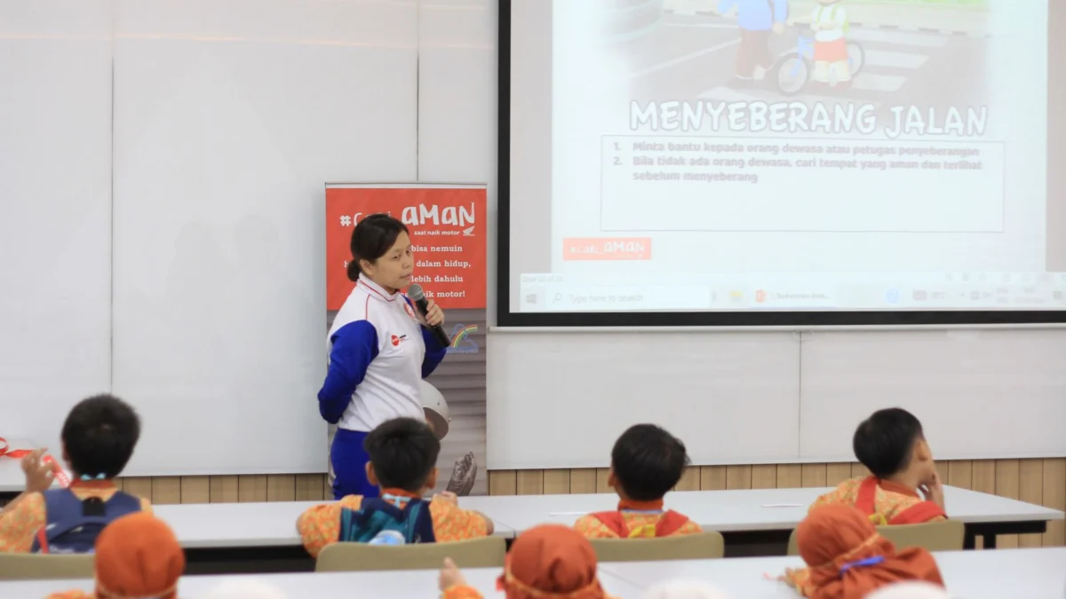 Menanamkan Pentingnya Safety Riding pada Anak-Anak Bersama Instruktur Safety Riding DAM